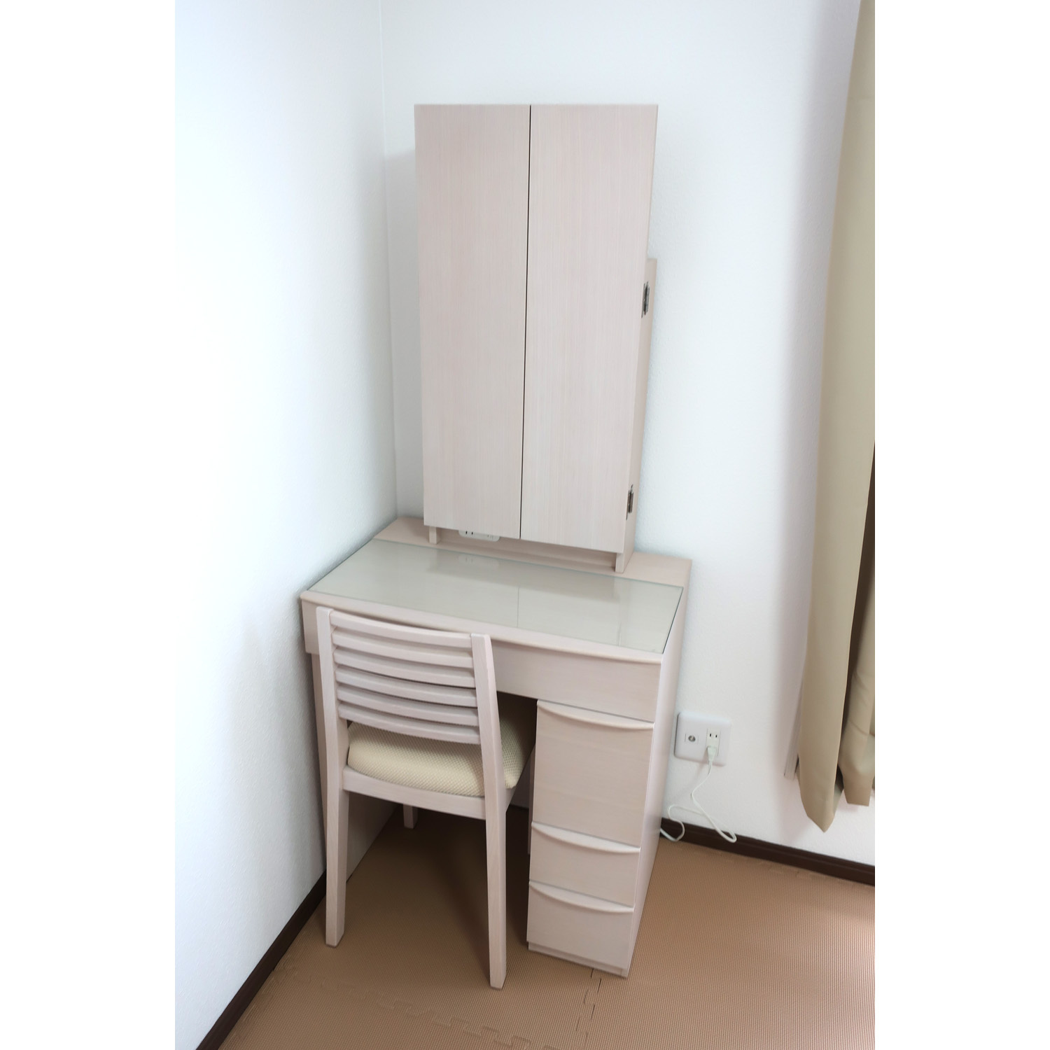 ＬＥＤ照明付き三面鏡アピス